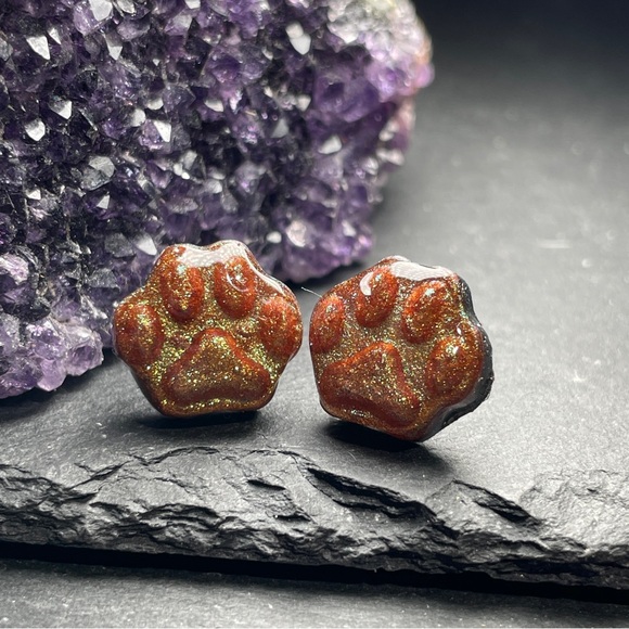 Sparkling Reddish Brown Green Golden Glitter Paw Resin Stud Earrings - Picture 5 of 11